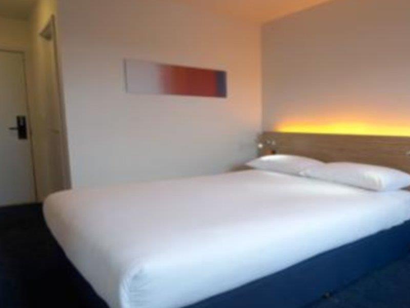 Travelodge Liverpool Stonedale Park Exterior foto